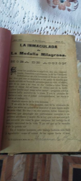Vând două bibli in limba spaniola foarte vechi in stare buna