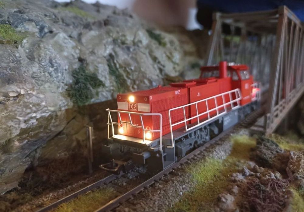 piko BR92 locomotiva digitala cu sunet

Lumini frontale alb/roșu
Tracț