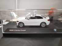 Vand macheta originala BMW 2 coupe alb F22 scara 1 43 Minichamps