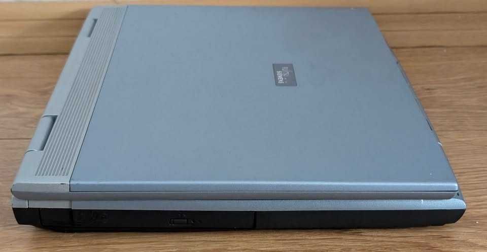 Fujitsu Amilo D (Pentium III) defect, 80 lei