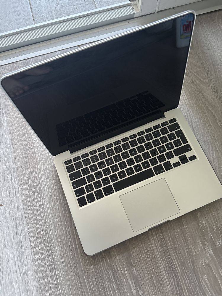 Macbook Pro 13 2015 Retina impecabil pentru recarosare / Piese