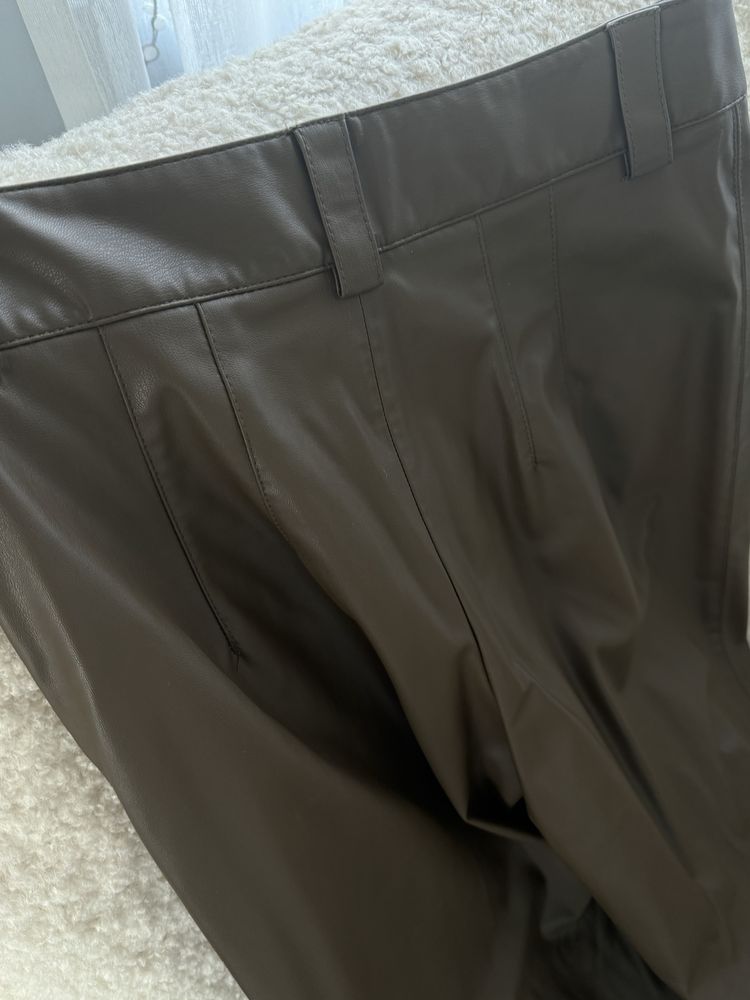 Кожени панталони на Zara размер S
