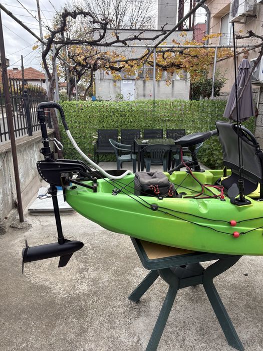 Каяк с ел.двигател
