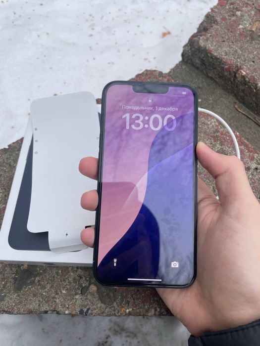 Продам  айфон 13