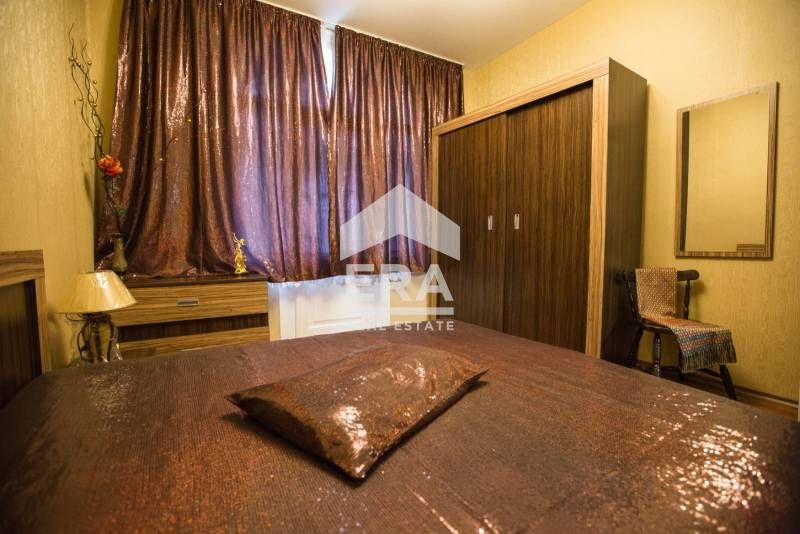 Дава се под наем Многостаен апартамент в Варна, Операта - 190 кв.м за 1000 € - Снимка #1