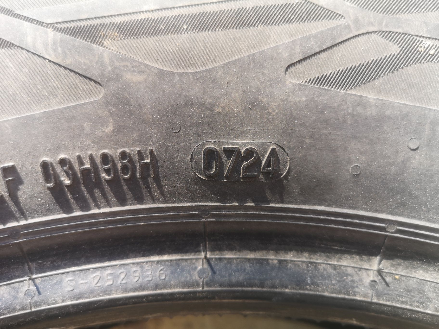 215/60 R17 Continental 300 lei bucata x4