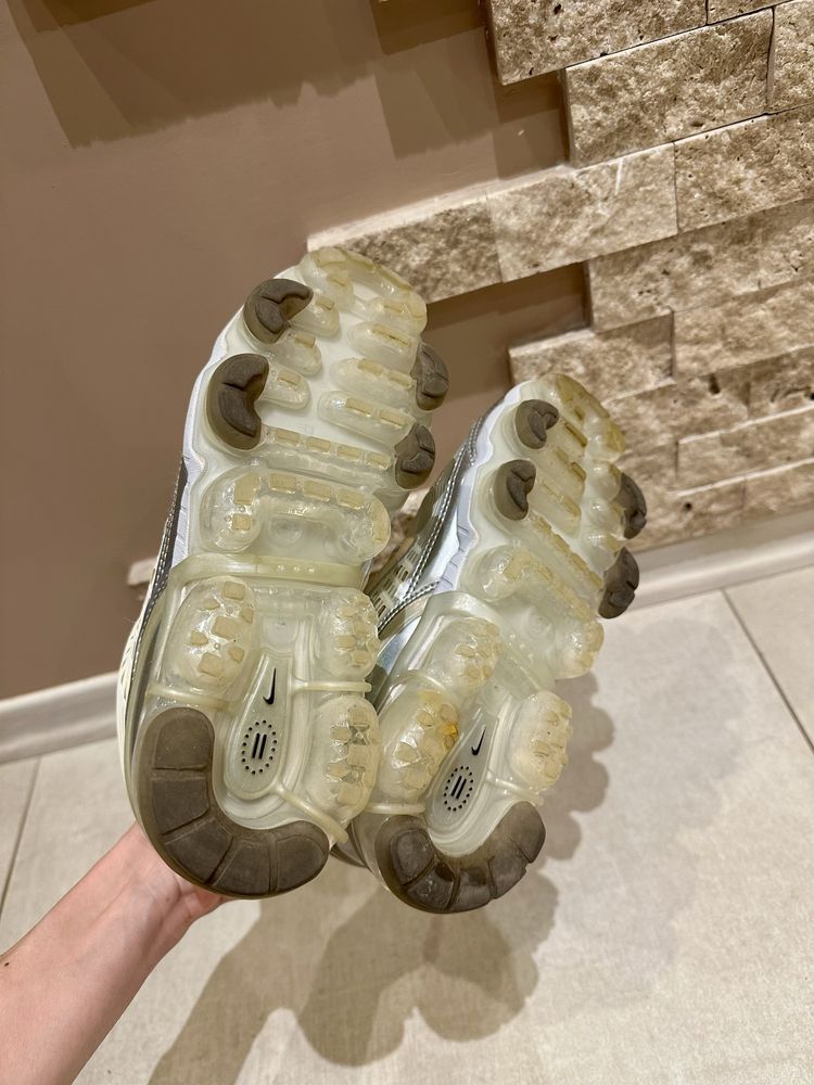 Nike vapor max 37