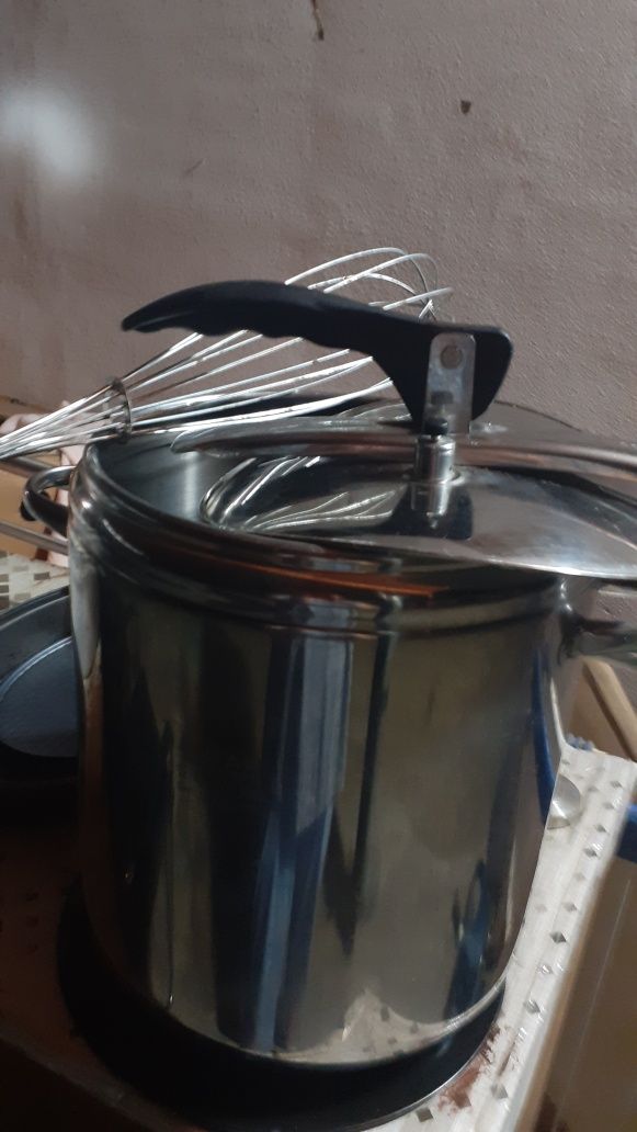 Robot de bucătărie,oală sub presiune,încă 1 robot tot boch,