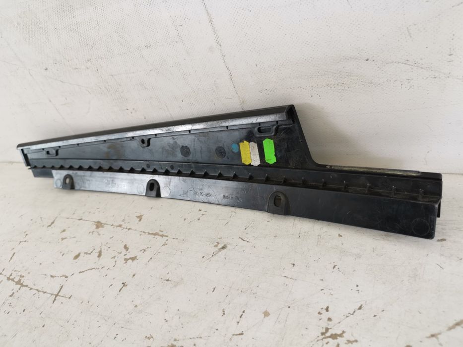 Орнамент Стълб Б Десен Порше / Porsche Cayenne 3 9Y Оригинален в добро