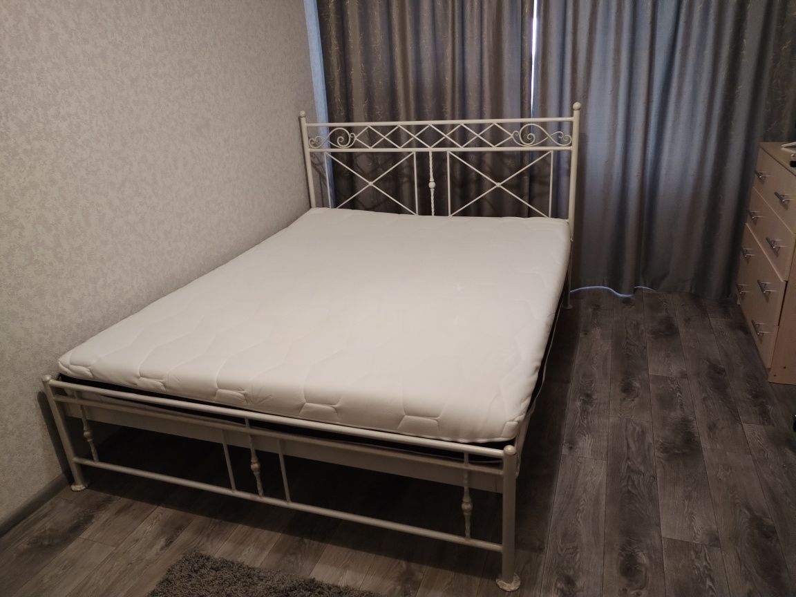 Продам железную кованную кровать