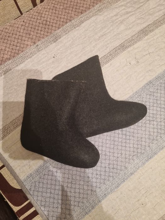 Валенки чёрные новые.