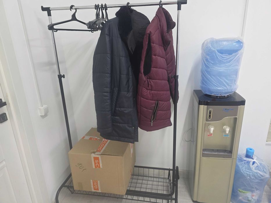 Продам комплект новой офисной мебели с оргтехникой