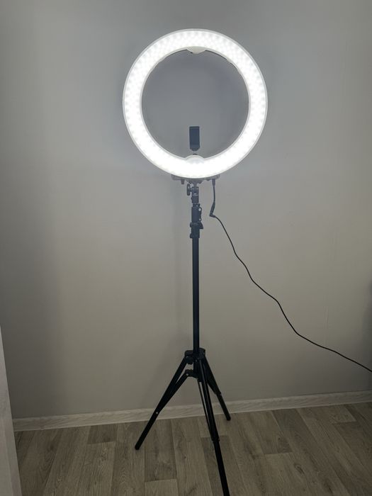 Большая кольцевая лампа