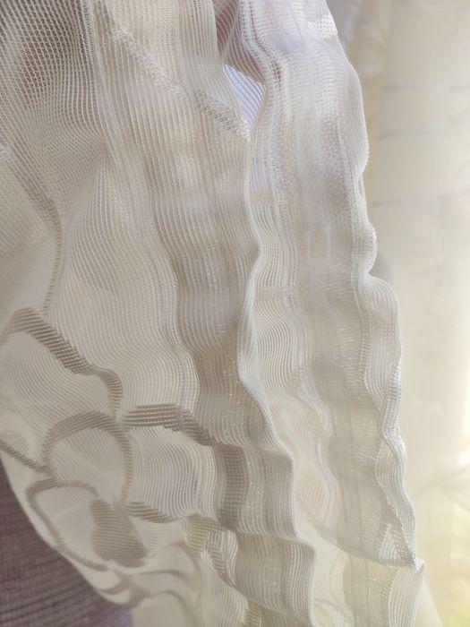 Perdea jacquard pe banda incretita