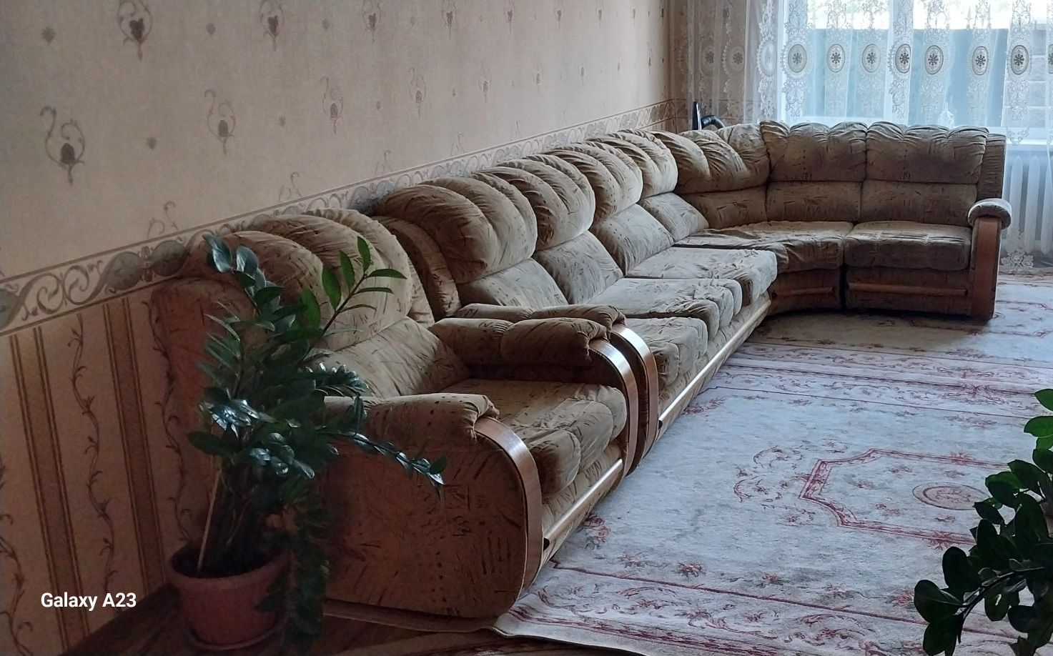 Продаётся диван.