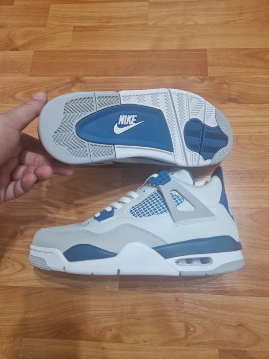 Adidași Jordan patru