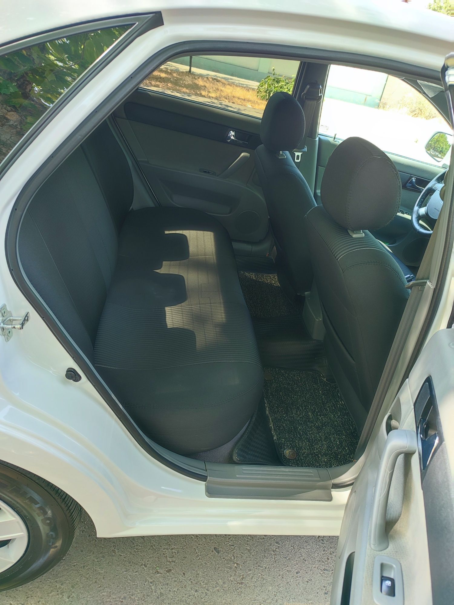 Chevrolet gentra benzin.gaz 60000 km kraskatoz