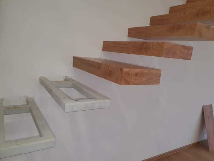 Scari din lemn masiv de stejar