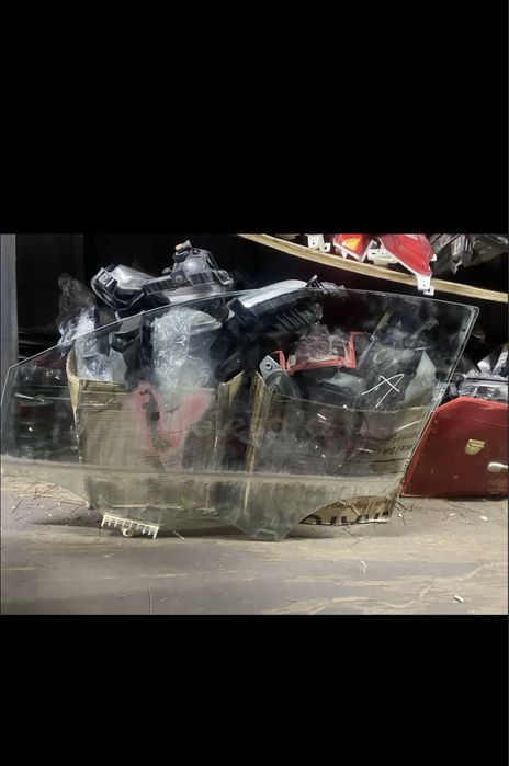 Стикло от двери на Киа Хюндай ручки стёклопотёмники замки