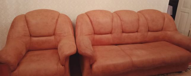 Продаётся диван вместе с креслом (2)