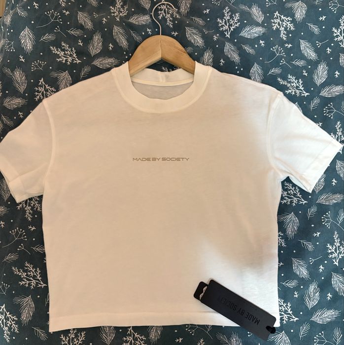 Кроп тениска Made by Society