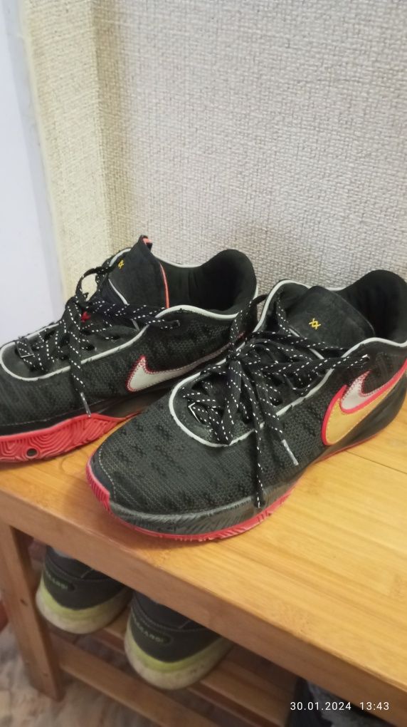 Продам баскетбольные кроссовки lebron 20