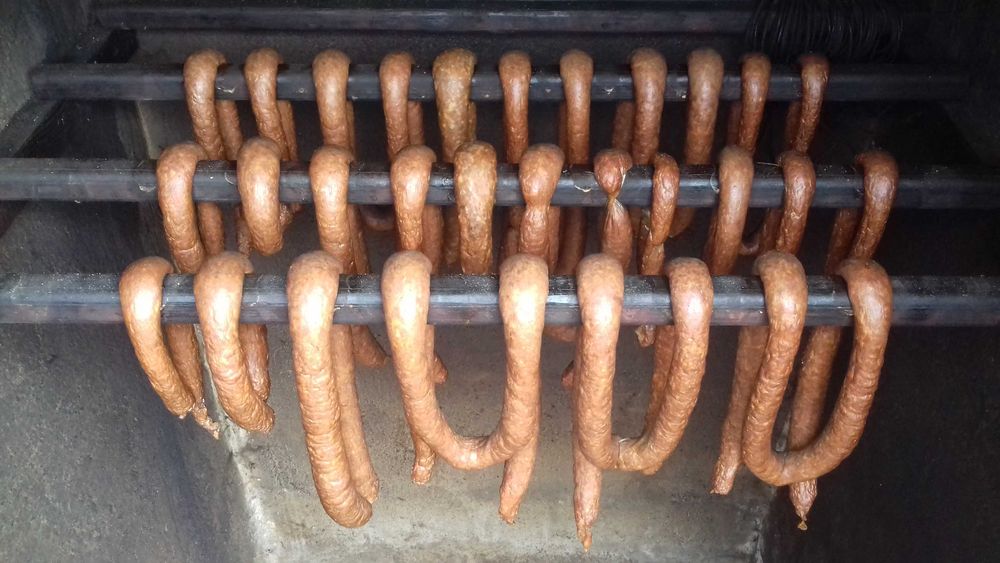 Închiriez afumătoare sau ofer servicii.