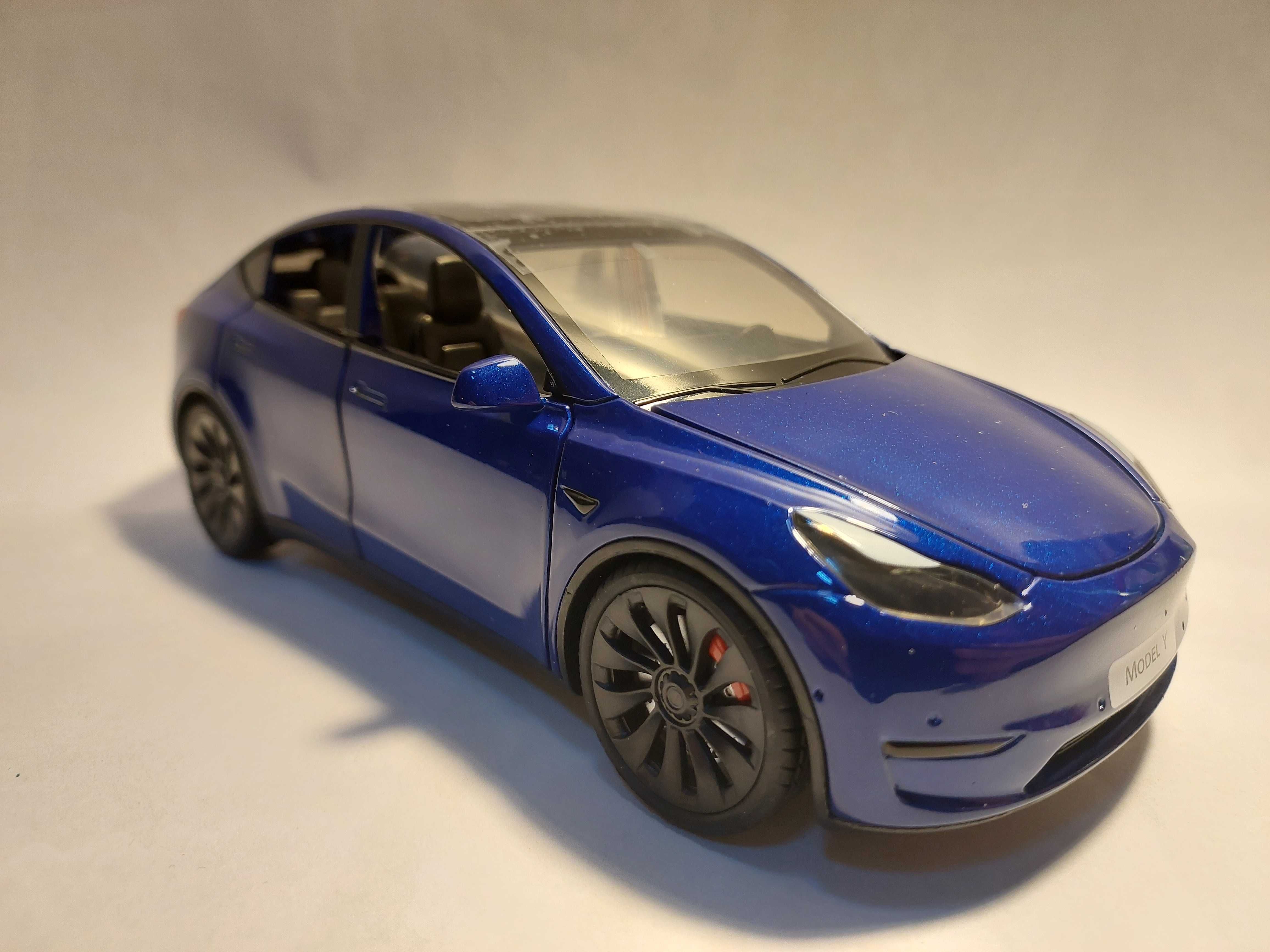 Macheta Tesla Model Y scara 1.24.