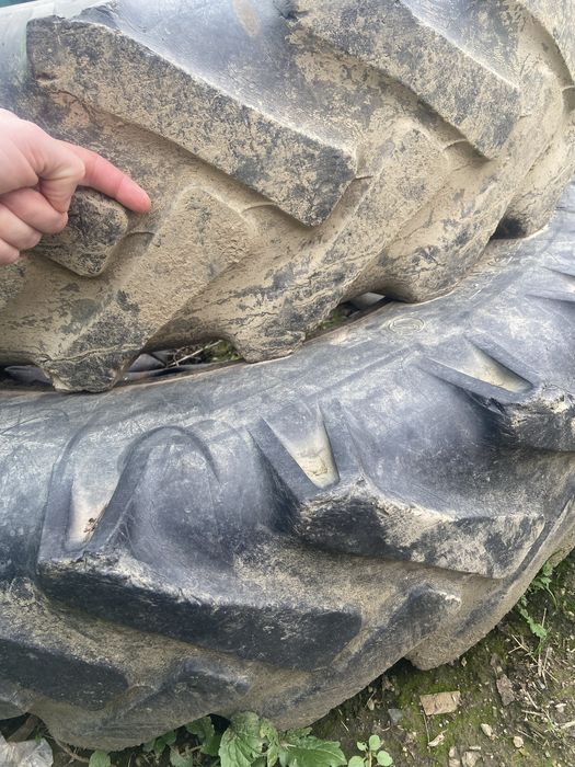 De vanzare anvelope tractor 12.4/11-28  150 lei bucata