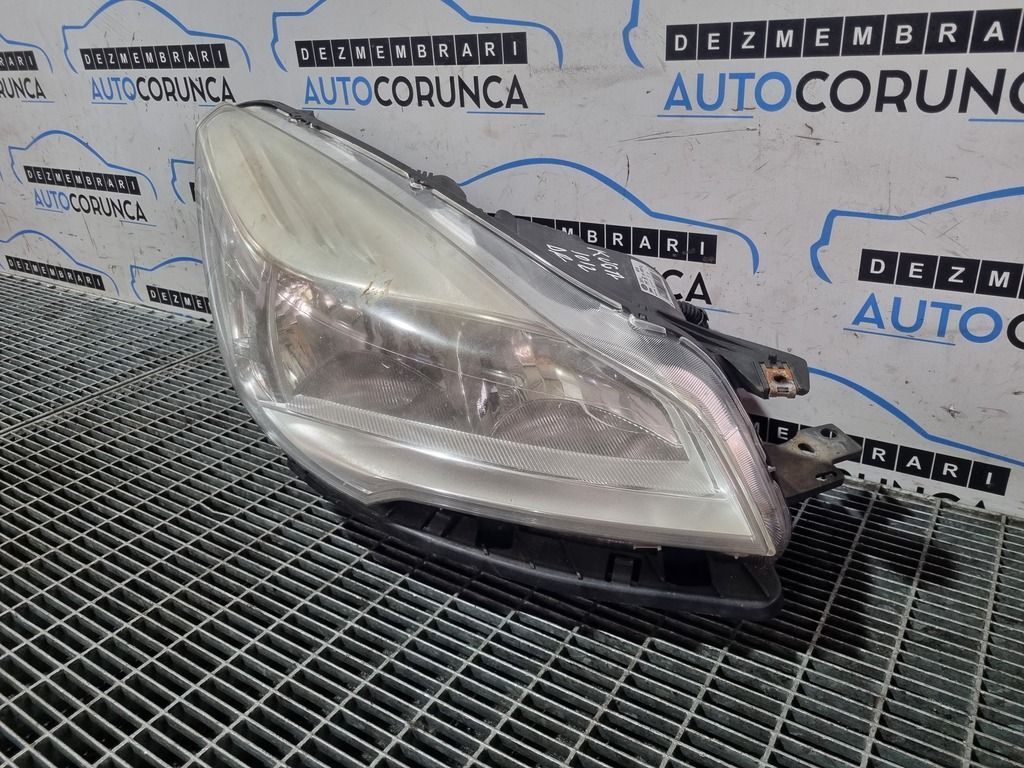 Far Dreapta Ford Kuga II 2012 - 2014 SUV 4 Usi (1012) Fara xenon