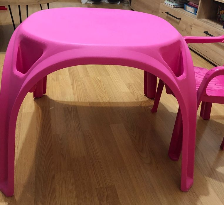 Măsuța și scăunel roz