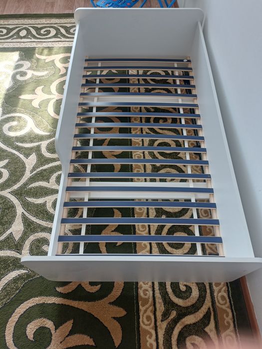 Кровать детская, подростковая, с матрацем.