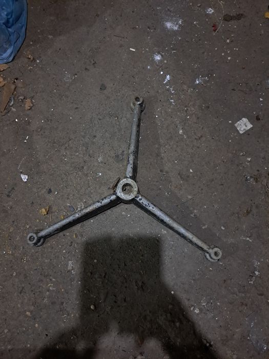 Vand  suport 3 picioare  aluminiu masa sau umbrela terasa
