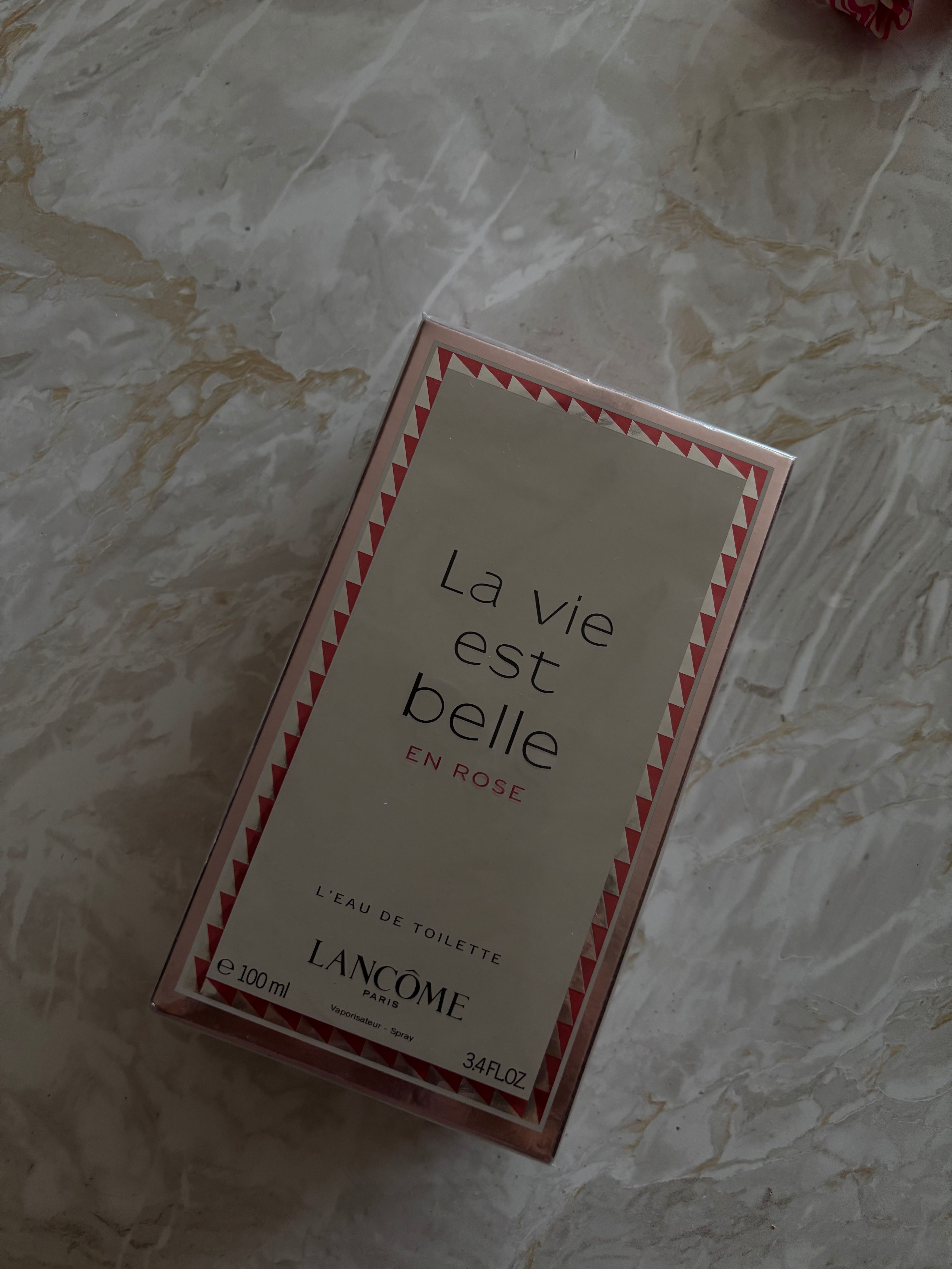La Vie Est Belle en Rose