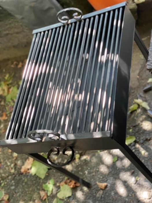 Барбекю скара на дървени въглища