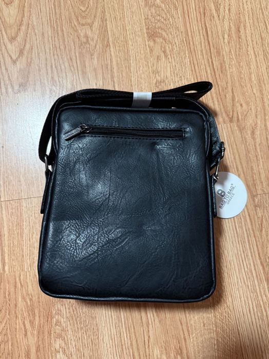 Чисто нова мъжка чанта