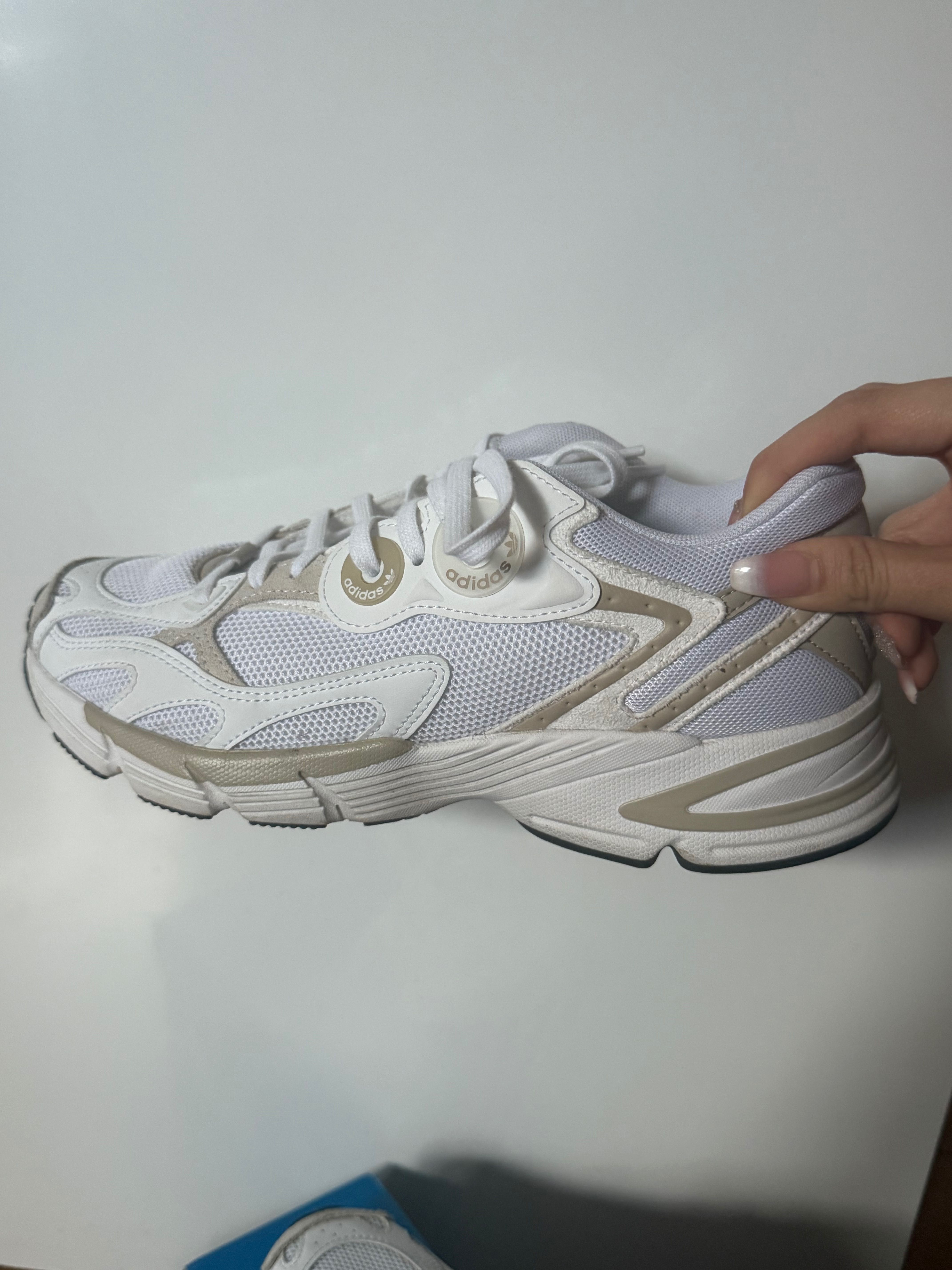Обувки Adidas Astir