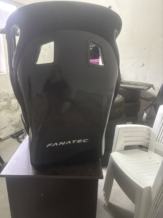 Спортни седалки Fanatec и OMP