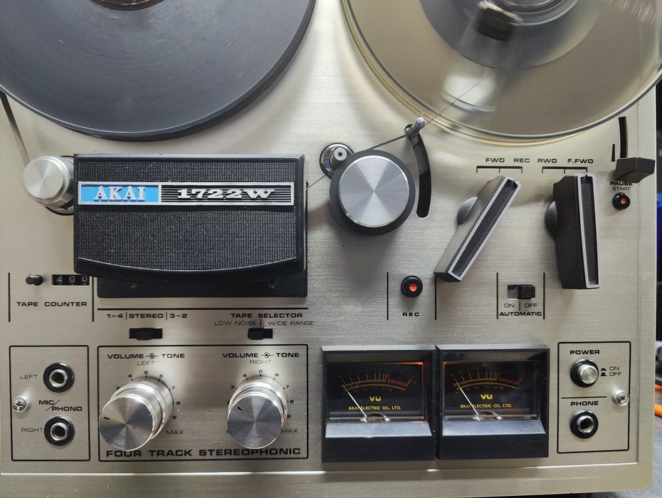 Akai 1722W cu amplificare +bonus 20 benzi folosite
