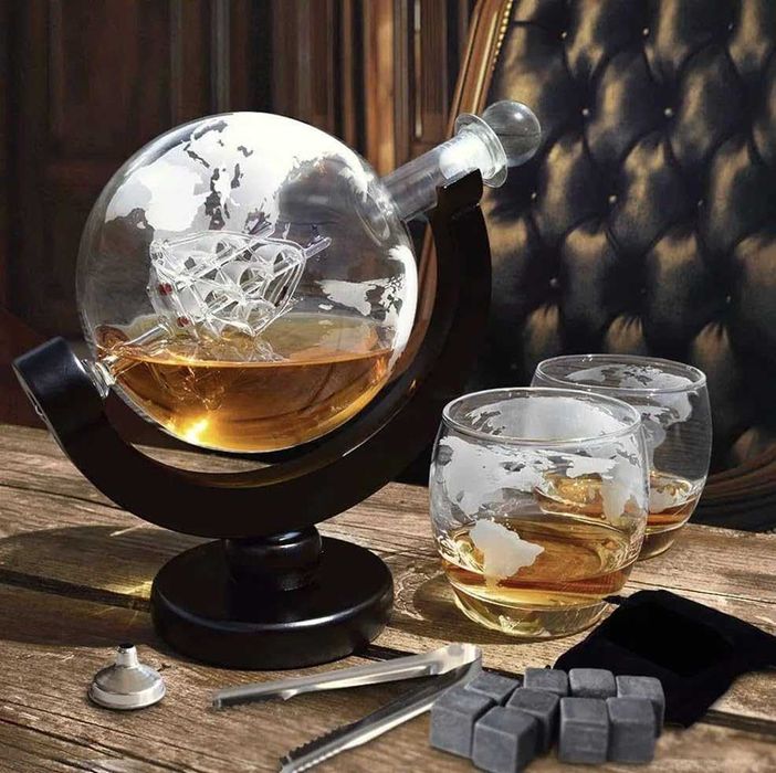 Set Premium Decantor Glob 850ml cu 2 Pahare Baza din Lemn si Accesorii