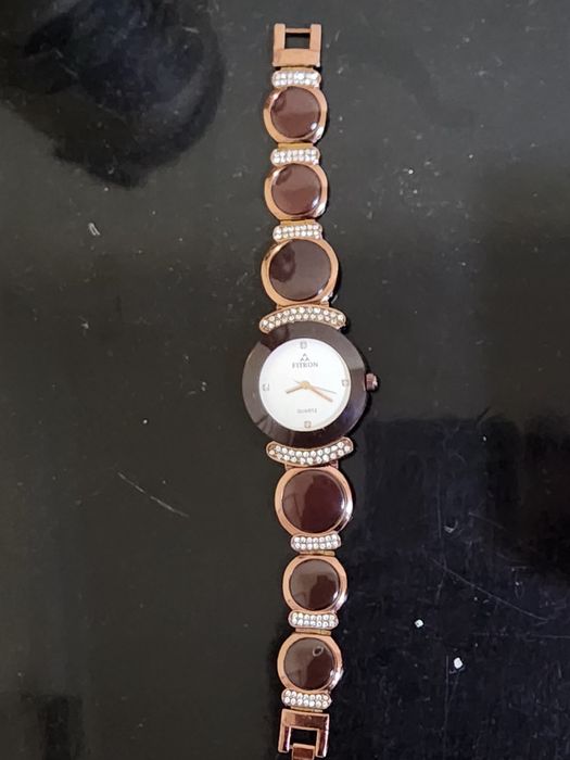 fitron soati buzilmagan, zamonaviy, qutisi bor,