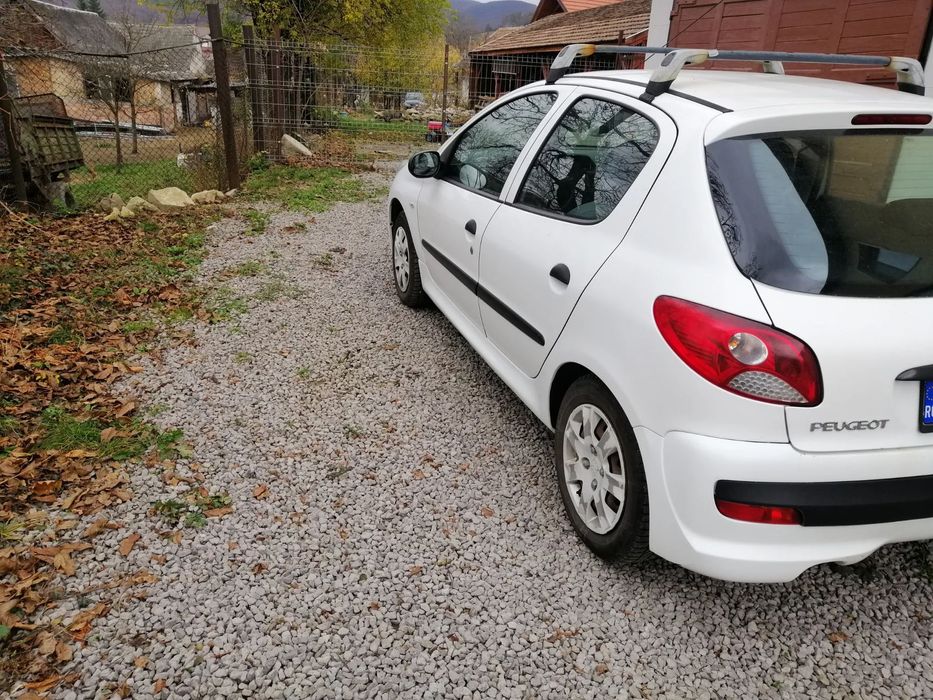 Peugeot 206 Al doilea proprietar. Stare buna. Consum redus.