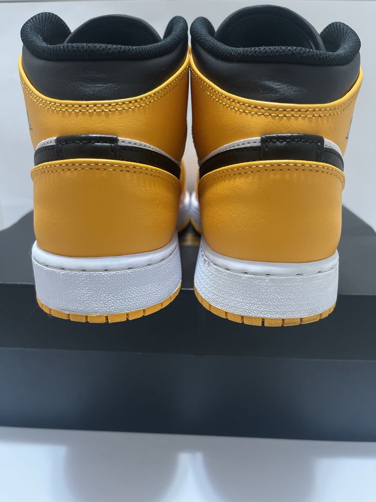 Jordan 1 mid Taxi 500