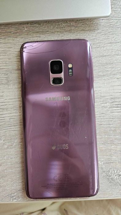 Samsung Galaxy S9 64GB Dual Sim добро състояние, леко счупено на гърба