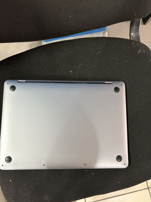 Vand macbook pro 13 2017 i5 2,3 ram 8gb ssd 128gb