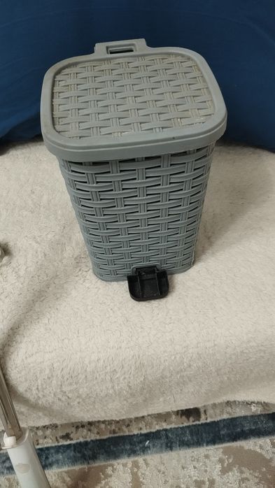 Отдам мусорное ведерко