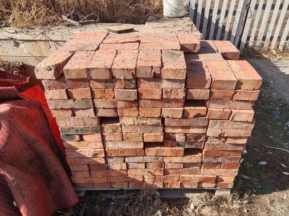 Кирпич жжёный красный