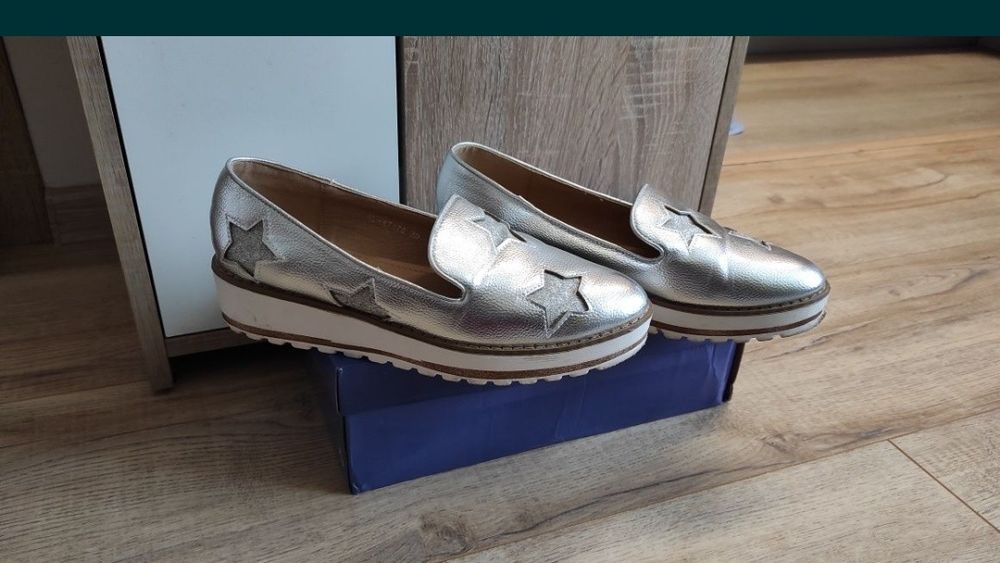 Дамски сребристи кожени  обувки 38 н