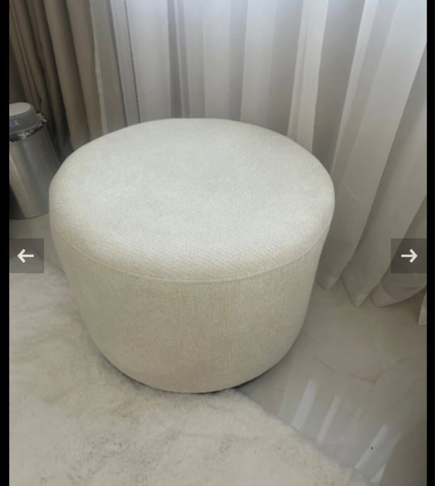 стол табуретка бежов