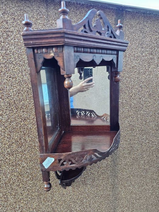 Витрина за стена